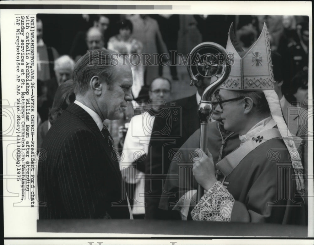 1975 Press Photo Pres Ford chats with Catholic Bishop William Baum - Historic Images