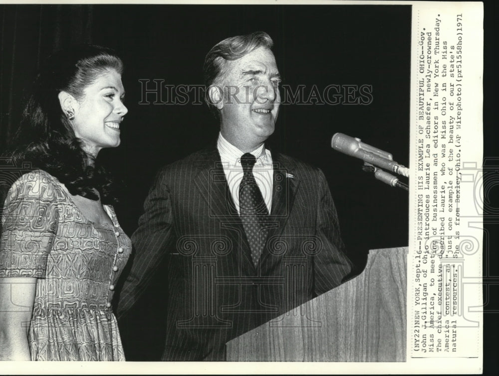 1971 Press Photo Gov. John Gillingan with laurie Lea Schaefer, Miss America - Historic Images