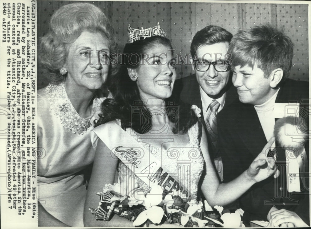 1971 Press Photo Ms. Schaefer was crowned Ms. America at Atlantic City - Historic Images