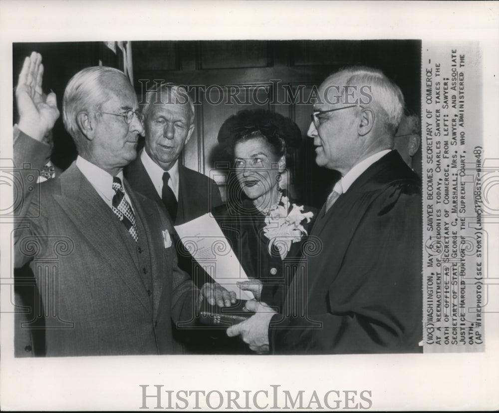 1948 Press Photo Secretary of Commerce, Charles Sawyer takes the oath - Historic Images