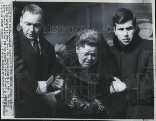 1969 Press Photo Frank Sinatra aids his mother after father's funeral services - Historic Images
