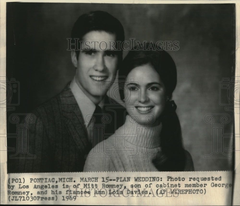 1969 Press Photo Mitt Romney &amp; fiancee Ann Lois Davies - Historic Images