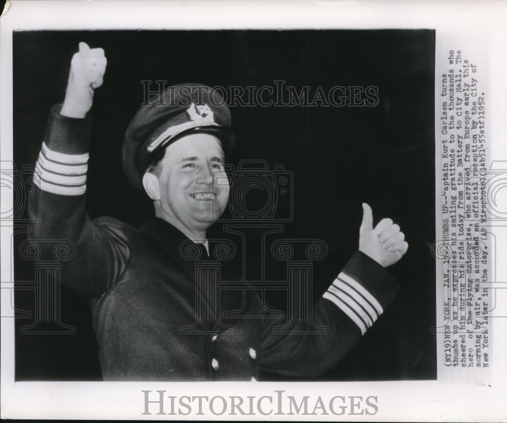 1952 Press Photo Capt.Kurt Carlsen Thumbs Up Expressing His Gratitude - Historic Images