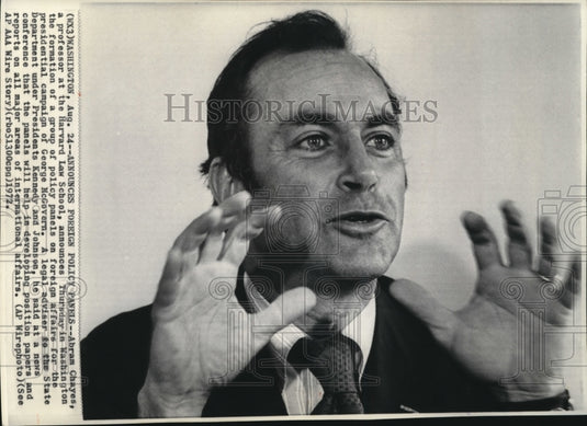 1972 Press Photo Professor Abram Chayes of the Harvard Law School - Historic Images
