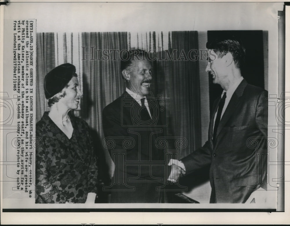 1965 Press Photo Mr. and Mrs. Robert Manry with Philip Kaiser of the embassy - Historic Images