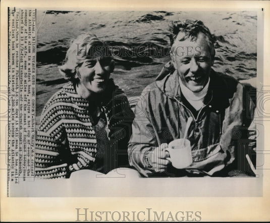1965 Press Photo Robert Manry with his wife - Historic Images