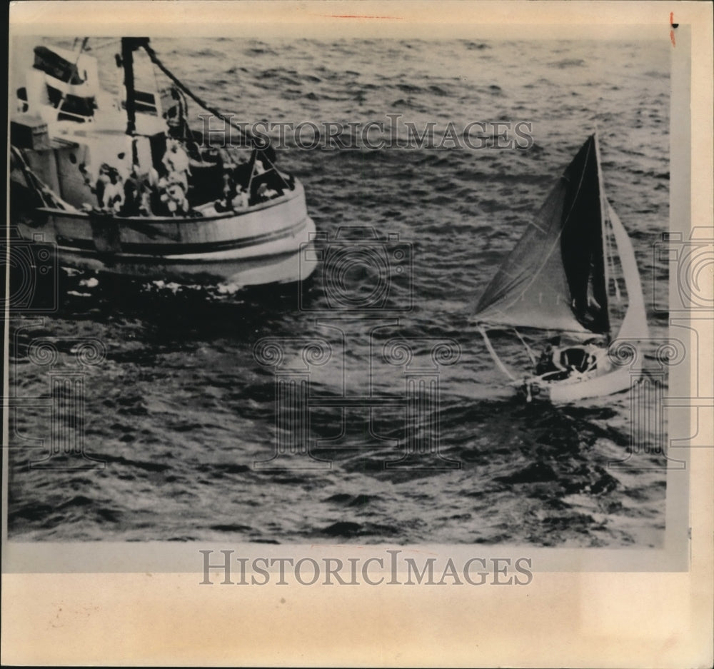 1965 Press Photo The sailboat Tinkerbellle with Robert Manry - Historic Images