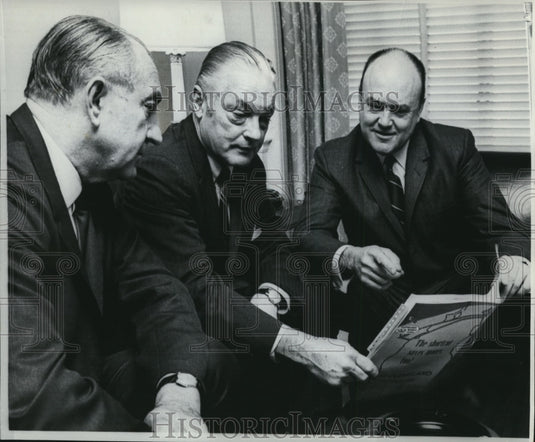 1969 Press Photo Rep. William E. Minshall - Historic Images
