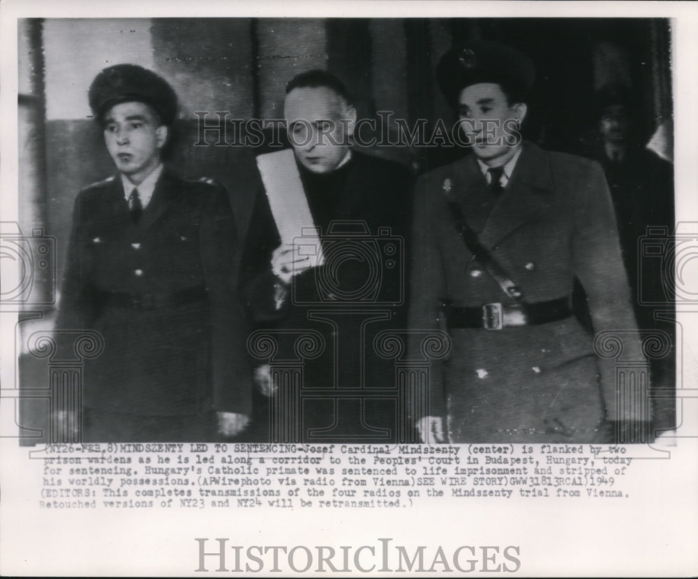 1949 Press Photo Mindszenty led to Sentence at the People's Court in Budapest - Historic Images