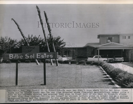 1963 Press Photo Front yard of the home of Billie Sol Estes in Pecos, Texas - Historic Images