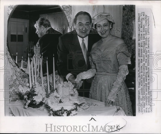 1951 Press Photo Actor Edward Arnold poses w/ his bride Cloe P. McCain - Historic Images