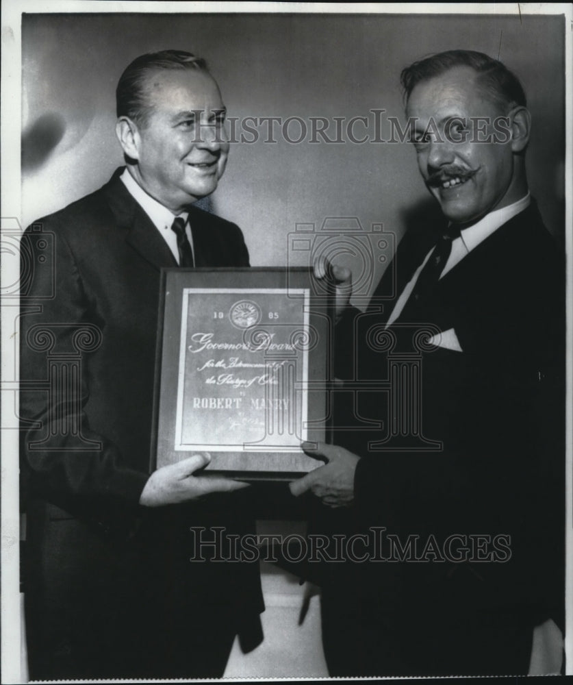 1966 Press Photo Governor James Rhodes with Robert Manry - Historic Images