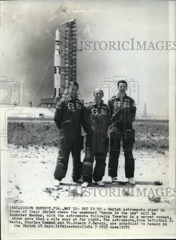 1973 Press Photo Skylab astronauts with rocket spacecraft on launched on Monday - Historic Images