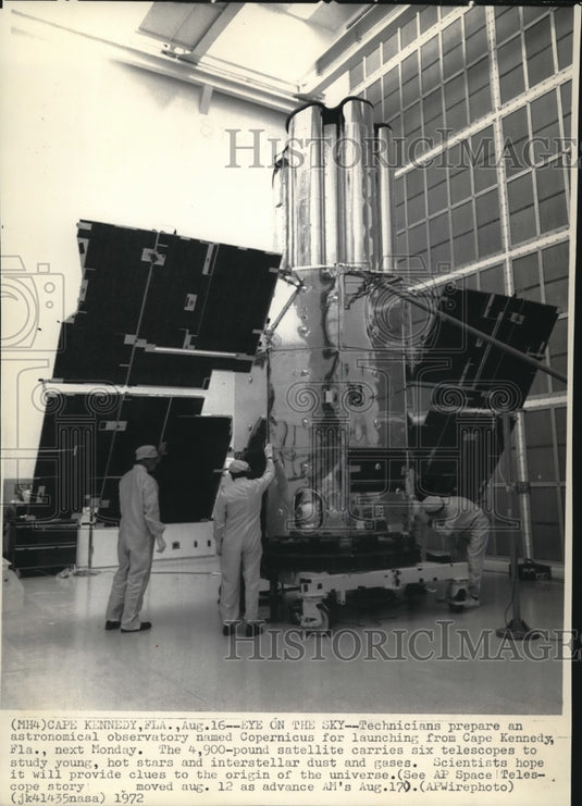 1972 Press Photo Technicians readying Copernicus on launched from Cape Kennedy - Historic Images