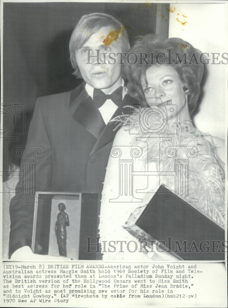 1970 Press Photo Actor John Voight &amp; actress Maggie Smith on British Film Awards - Historic Images