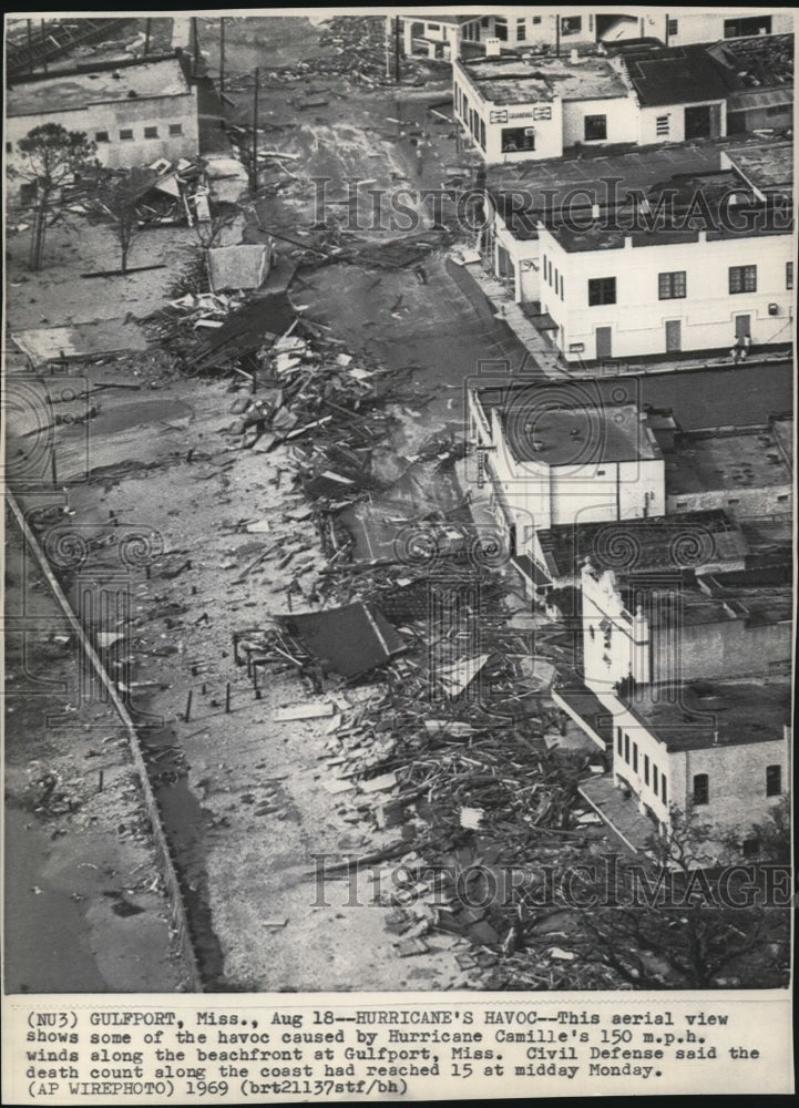 1969 Press Photo Havoc by Hurricane Camille at beachfront in Gulfport, Miss. - Historic Images