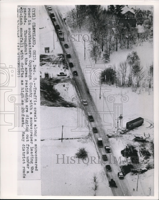 Press Photo Traffic at snow covered road in Southeastern Cuyahoga County - Historic Images
