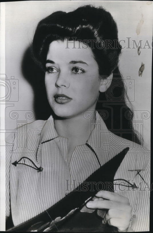 1942 Press Photo ActorFlynn denies charges from Peggy &confident of hisinnocence - Historic Images