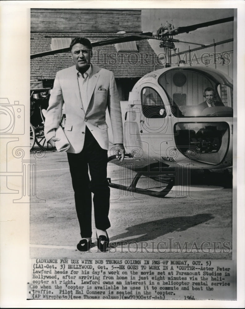 1964 Press Photo Actor Peter Lawford goes to his movie set riding a helicopter - Historic Images