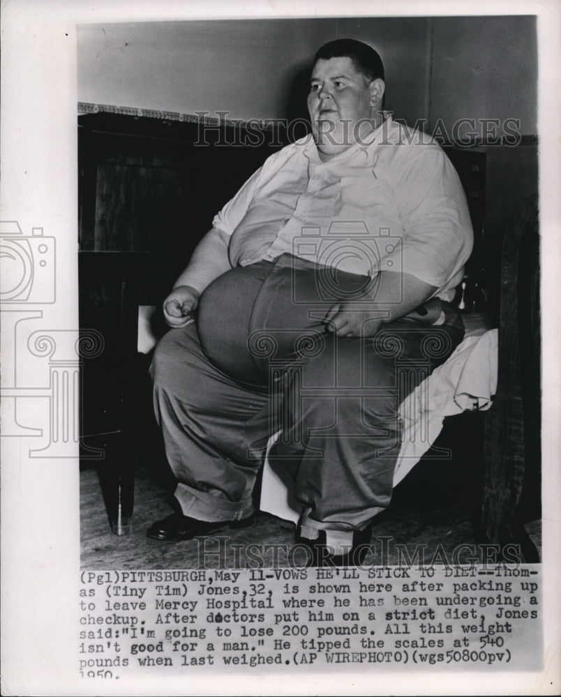 1950 Wire Photo Thomas Jones scales at 540 pounds and vow to loose 300 pounds. - Historic Images