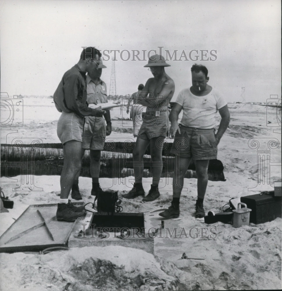 1961 Press Photo The engineers and scientist at Eniwetok Atoll - Historic Images