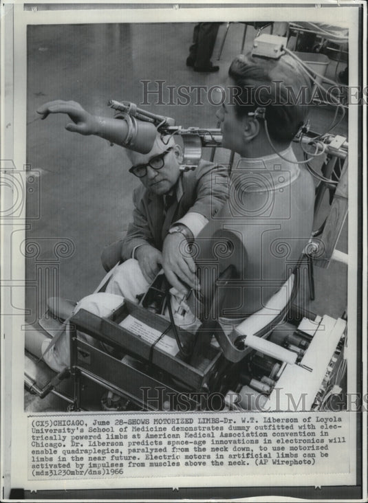 1966 Press Photo Dr. Liberson of Loyola University's School of Medicine - Historic Images