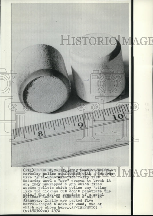 1970 Press Photo Berkeley Police on Anti-Honor America rally with new weapon - Historic Images