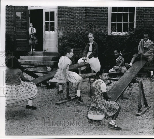 1956 Press Photo Children in the yard of Webster elementary school in Hillsboro - Historic Images