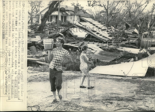 1969 Wire Photo Gary McGinn of Biloxi, Miss. carries a few lots he saved - Historic Images