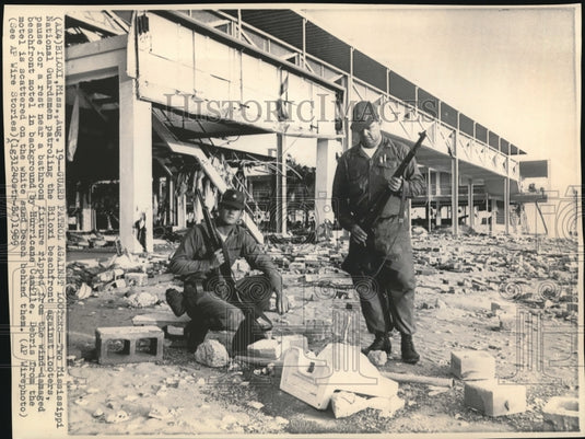 1969 Press Photo The Guardsmen Patroling the Biloxi Beachfront Against Looters - Historic Images