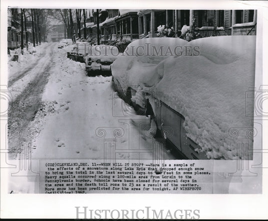 1963 Press Photo A sample effect of the snow storm along Lake Erie - Historic Images