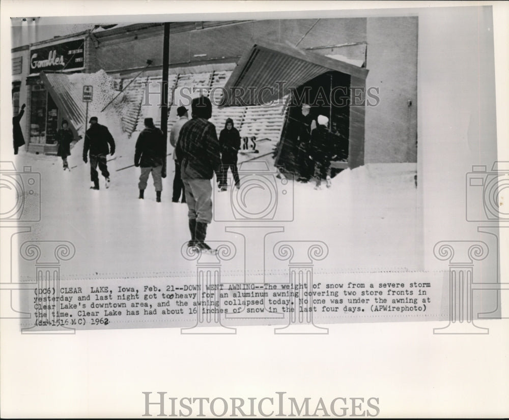 1962 Press Photo The snow from the severe storm covers the Clear lake downtown - Historic Images