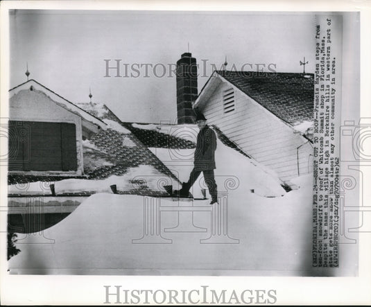 1962 Press Photo Francis Hayden steps from ten-foot snowdrift - Historic Images