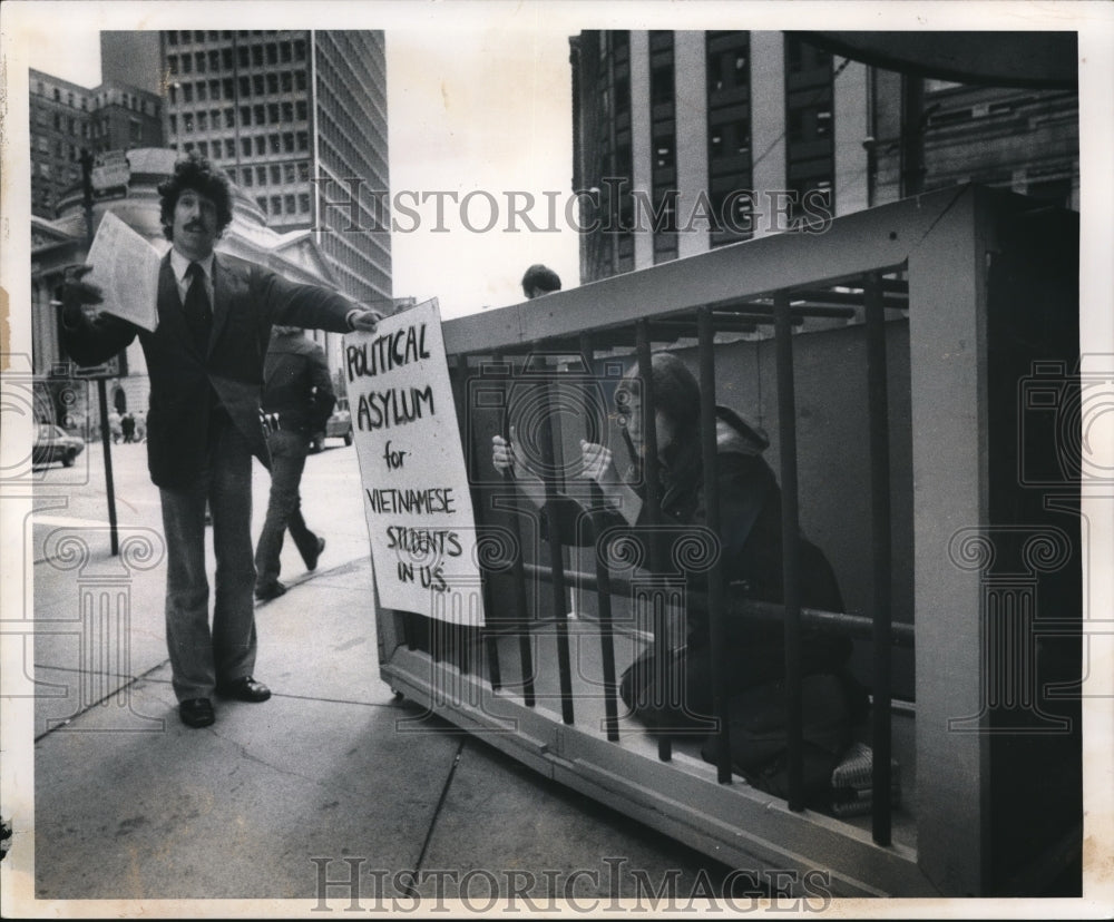 1974 Wire Photo Demonstrators urging political asylum for South Vietnamese - Historic Images