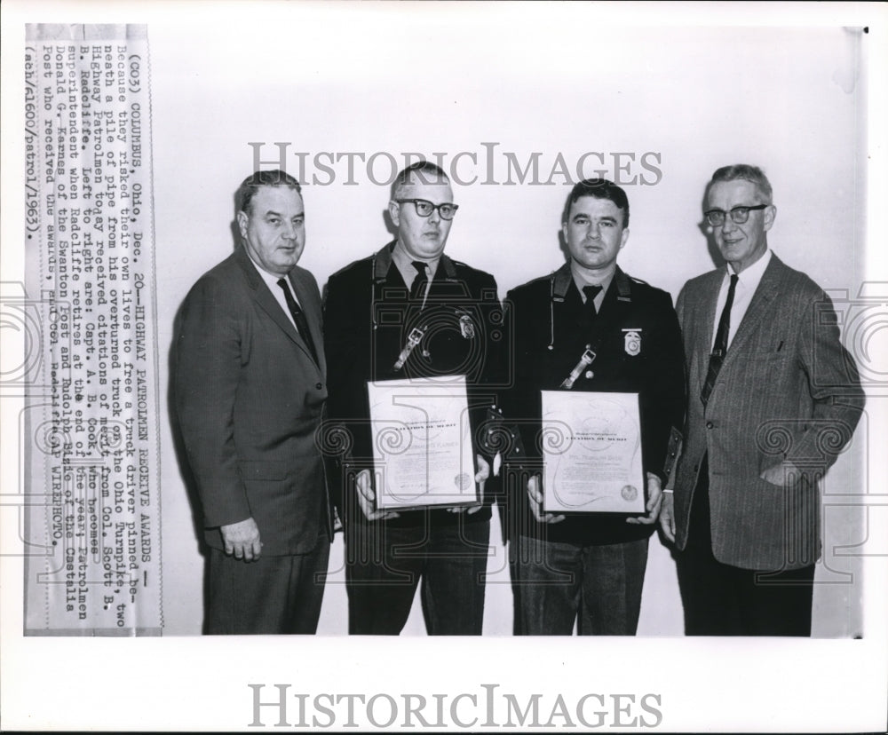 1963 Press Photo Capt. A.B. Cook, Patrolman D. Karnes and Colonel Radeliffe - Historic Images