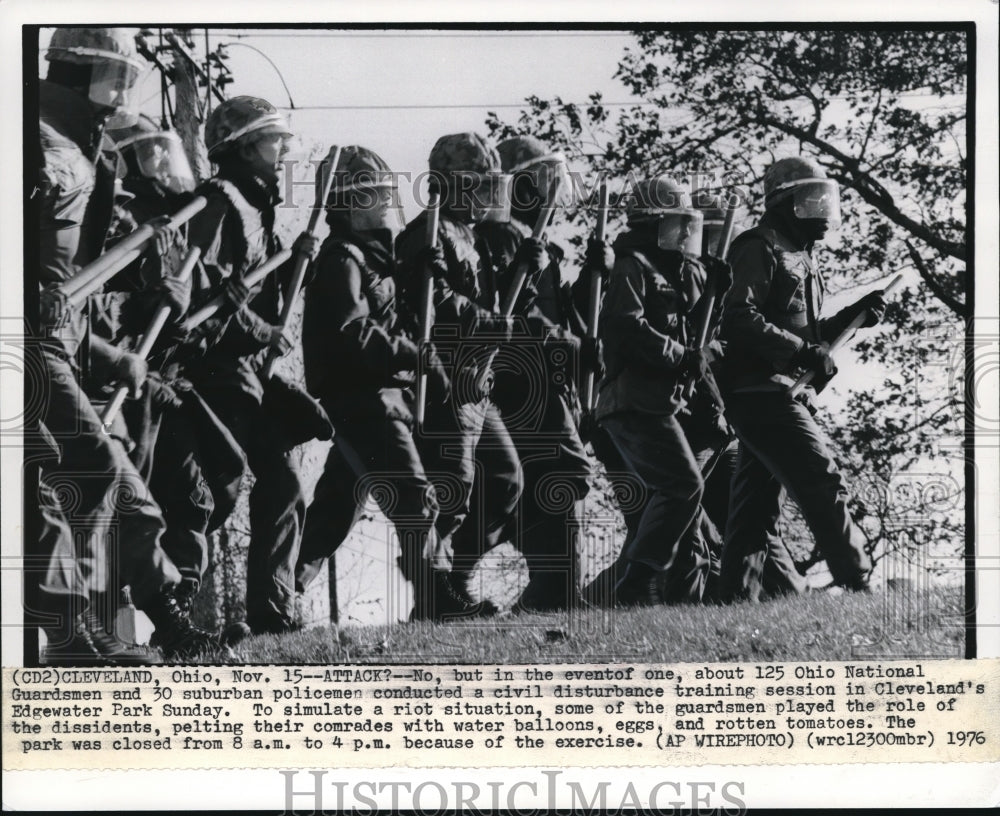 1976 Press Photo The Ohio National Guards at the training session - Historic Images