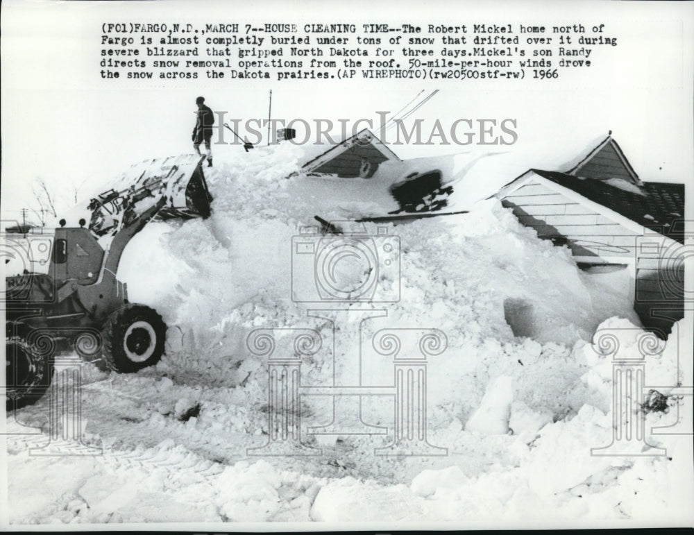 1966 Press Photo Robert Mickel home was completely buried under tons of snow - Historic Images