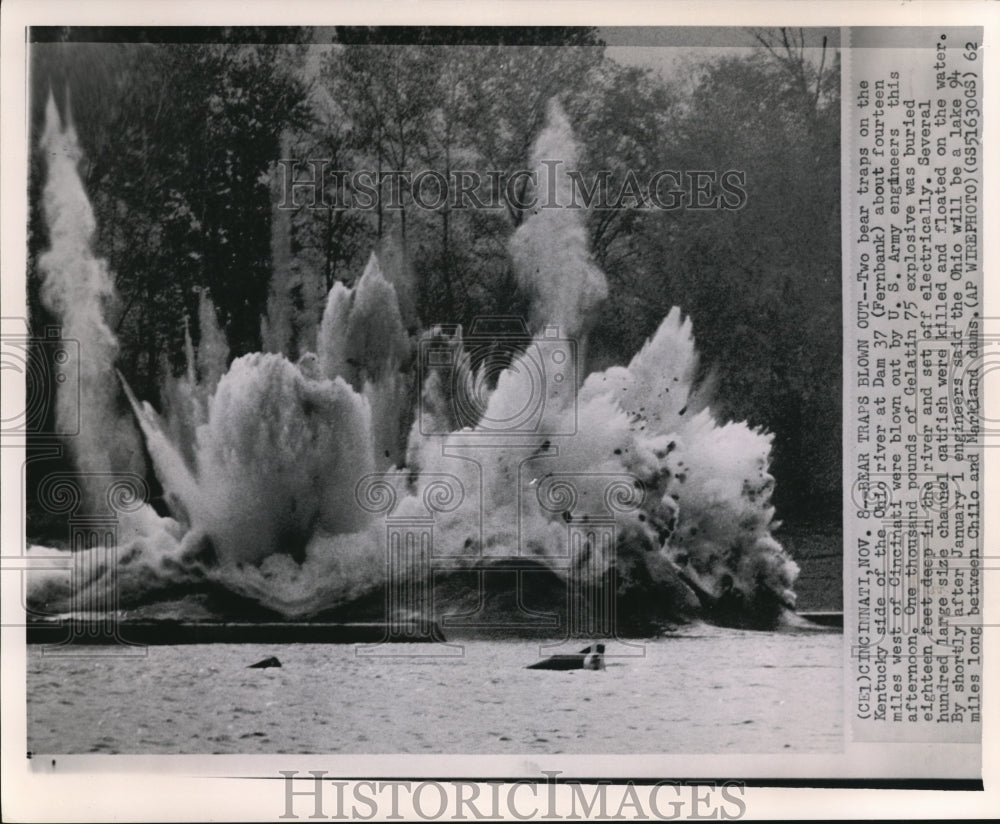 1962 Press Photo The Ohio River were blown out by the U.S. Army engineers - Historic Images