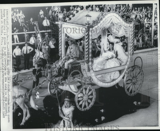 1969 Press Photo The Orange Bowl Queen Robyn Whatley in her carriage - Historic Images