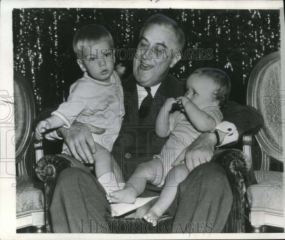 1939 Wire Photo Pres. Roosevelt with grandchild playing at White house-Historic Images