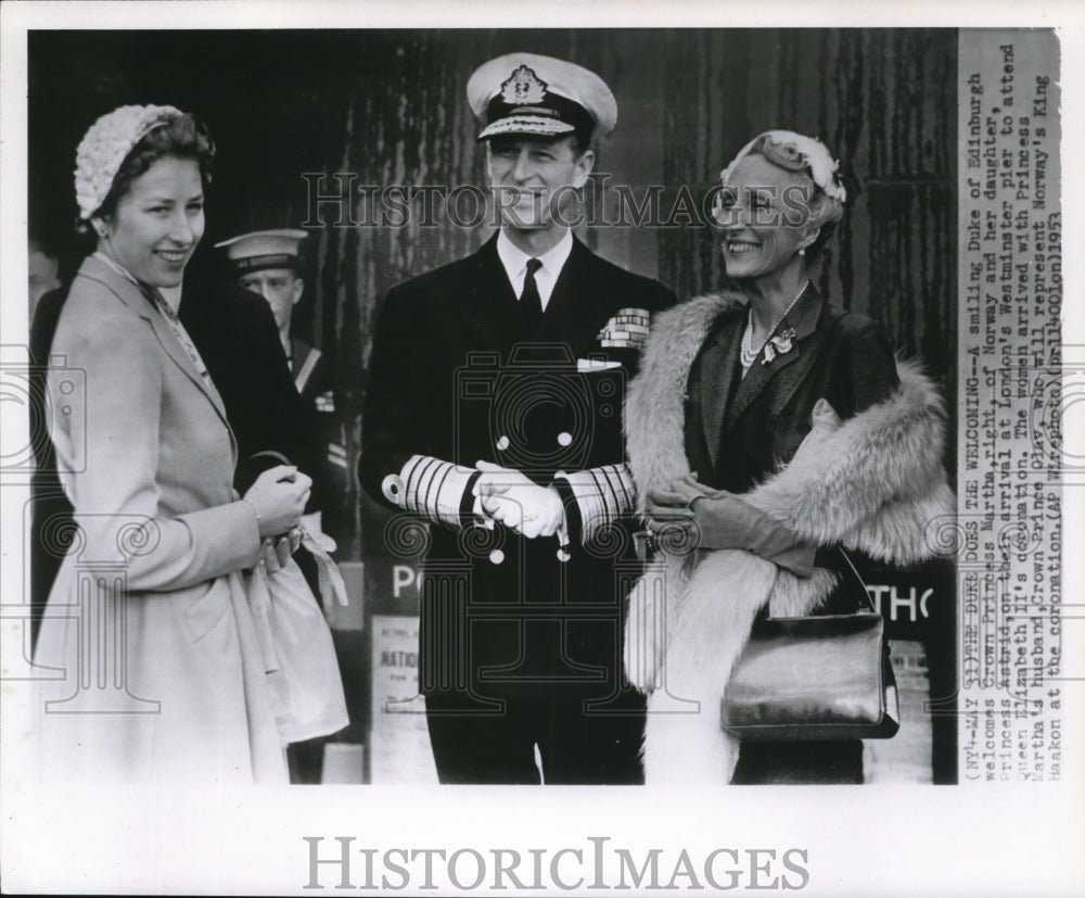 1953 Press Photo Duke of Edinburgh welcomes Crown Princess Martha&amp;daughter - Historic Images