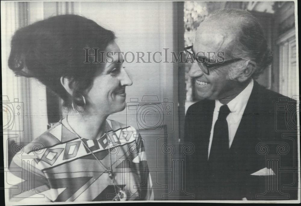 1970 Press Photo Dr. Salk & Gilot in their civil wedding at Paris N.S. Town Hall - Historic Images
