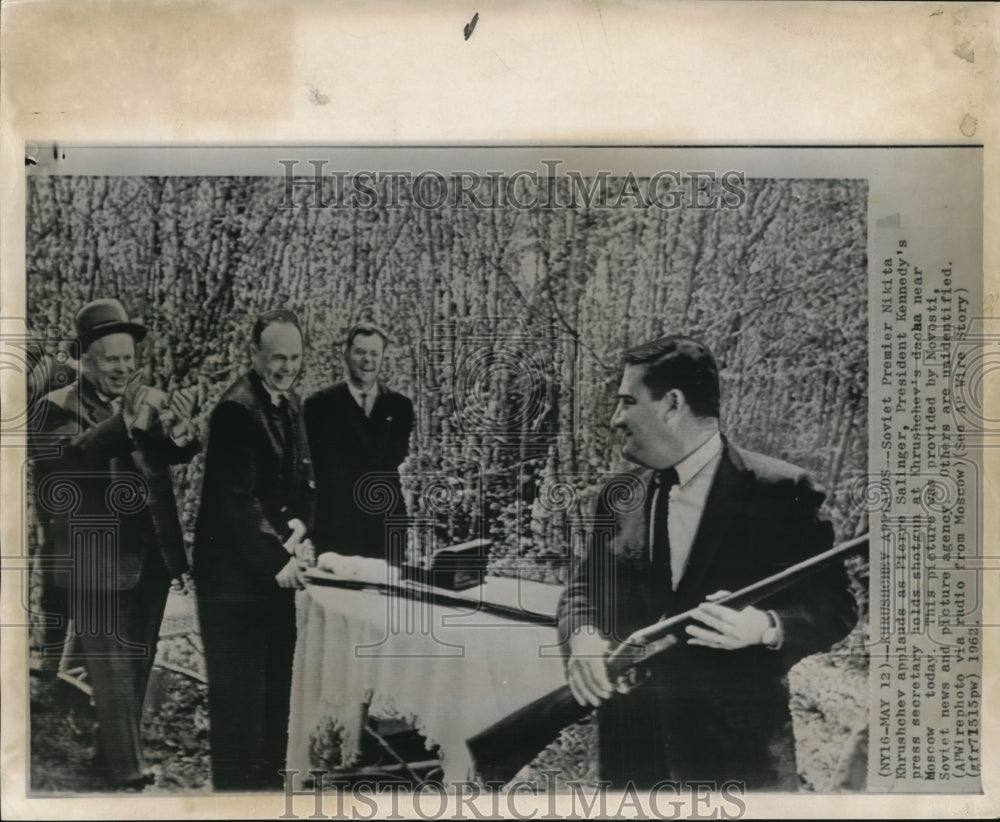 1962 Press Photo Soviet Premier Nikita Khrushchev Applauds Near Moscow - Historic Images