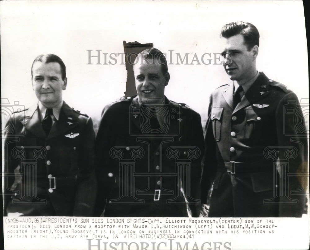 1941 Press Photo Capt.Elliott Roosevelt Sees London from a Rooftop - Historic Images