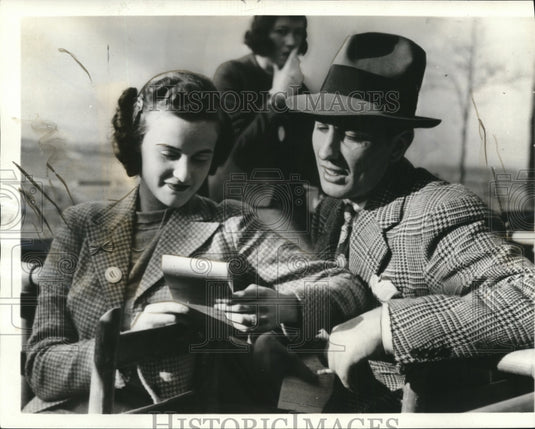 1938 Press Photo Slipping away from the University of Virginia where he is a law - Historic Images