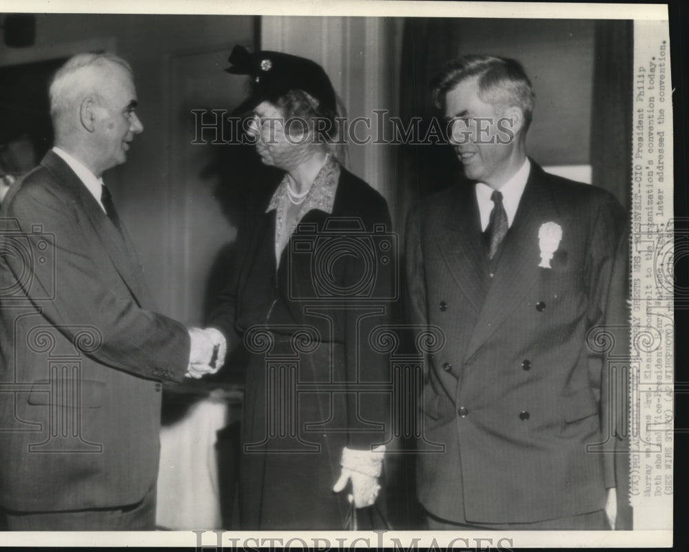 1943 Press Photo CIO Pres. Philip Murray welcomes Mrs. Franklin Roosvelt. - Historic Images