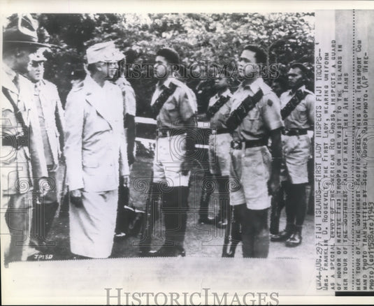 1943 Press Photo Mrs.Franklin Roosevelt inspects Guard of honor of Native Fiji. - Historic Images