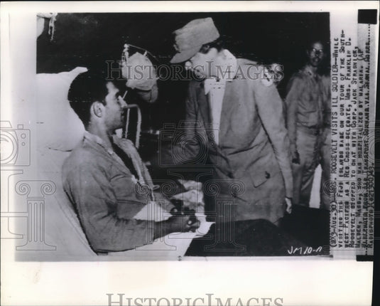 1943 Press Photo Mrs.Franklin Roosevelt as Red Cross Delegate at Southwest. - Historic Images