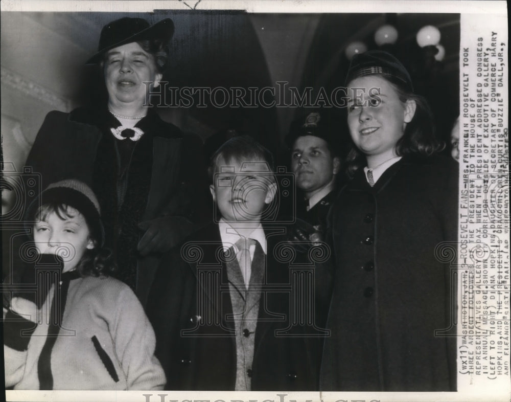 1939 Press Photo Mrs. Franklin Roosevelt took three argent followers of the - Historic Images