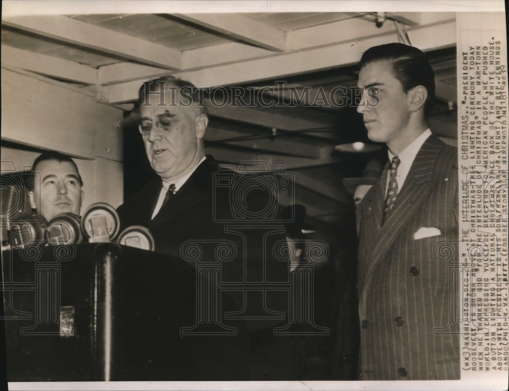 1939 Press Photo President Roosevelt is shown above at Christmas-tree lighting - Historic Images